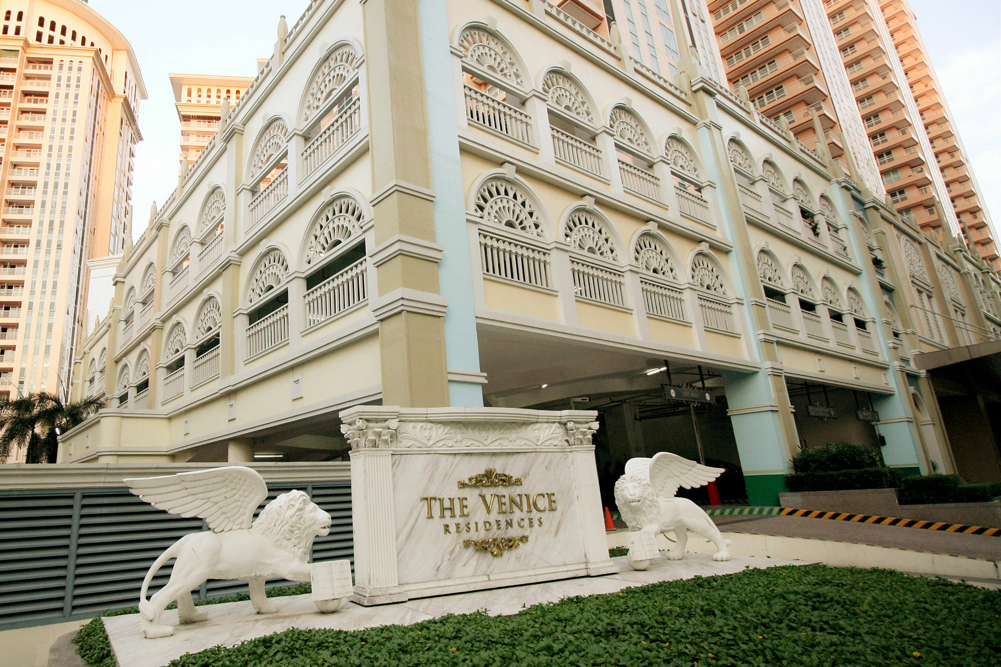 Maxstays - Max Style @ The Venice Residences Taguig Ngoại thất bức ảnh